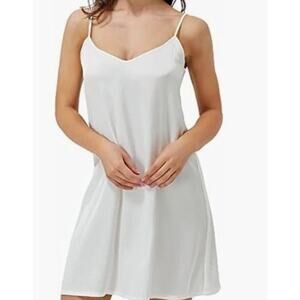 Club Monaco Women's Sleeveless V-Neck Adjustable Straps Under Slip‎ in White 6